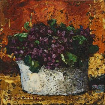 Vase with violets